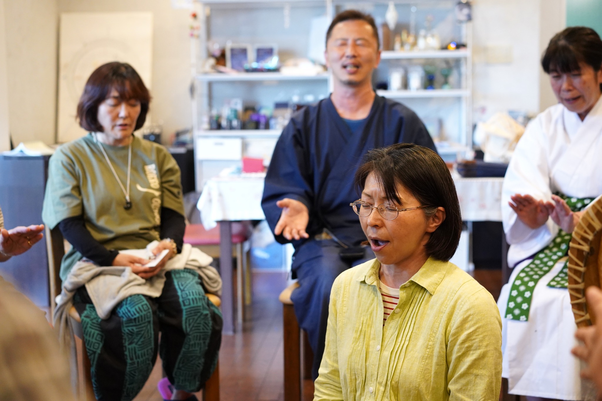言靈を身体に響かせる講座・ワークの風景